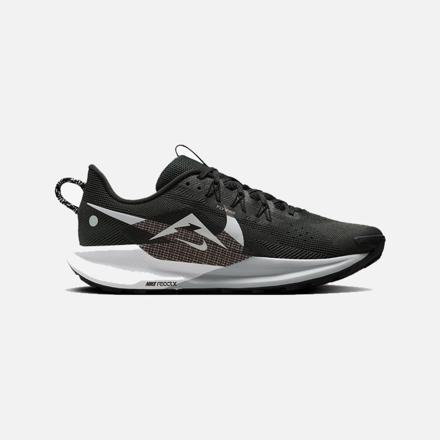 Nike Men s Pegasus Trail 5 Black White Size 11