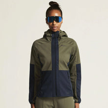 Load image into Gallery viewer, Women&#39;s Core Backcountry Hood Jacket (Rift/Blaze)